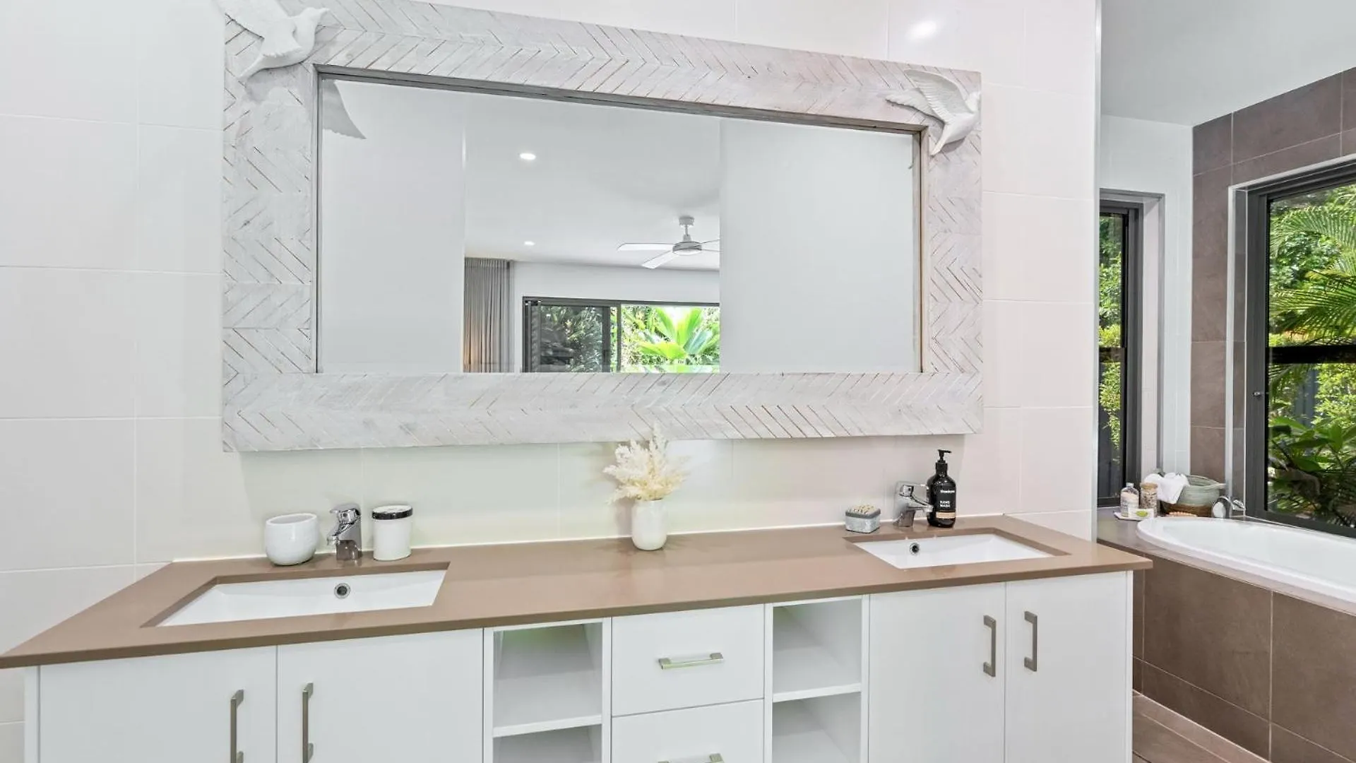 Semesterbostad Belle Escapes Villa Aurelia Palm Cove Australien